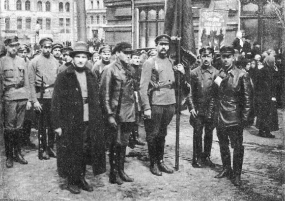 Латышские стрелки перед первомайской демонстрацией в Москве в 1918 году